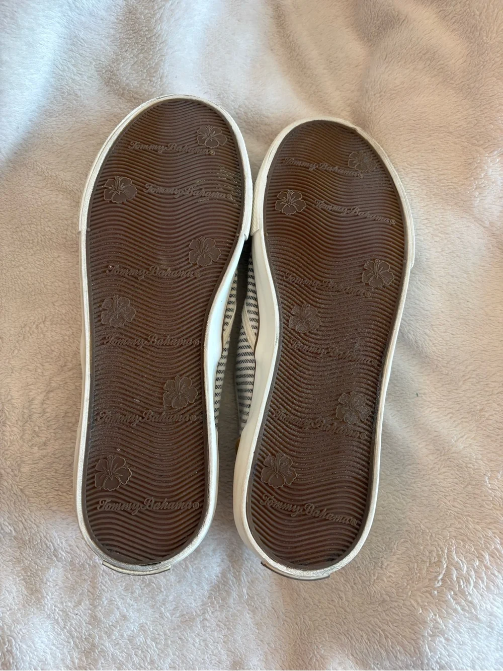 Tommy Bahama Women’s Slip-On Canvas Sneakers Size 9.5